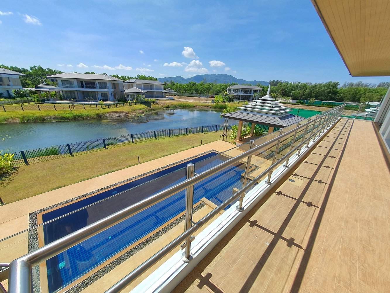 Property image - full photo 2