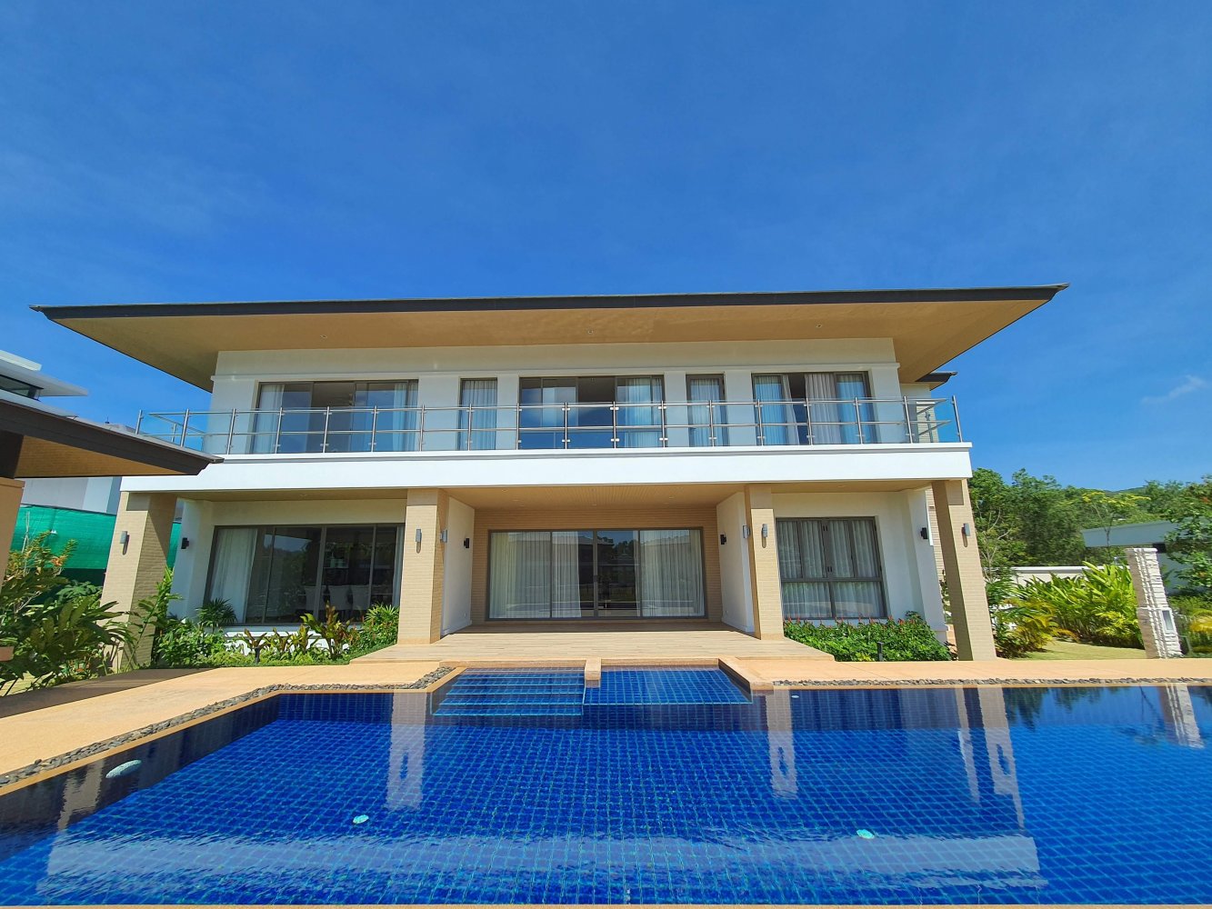 Property image - full photo 4