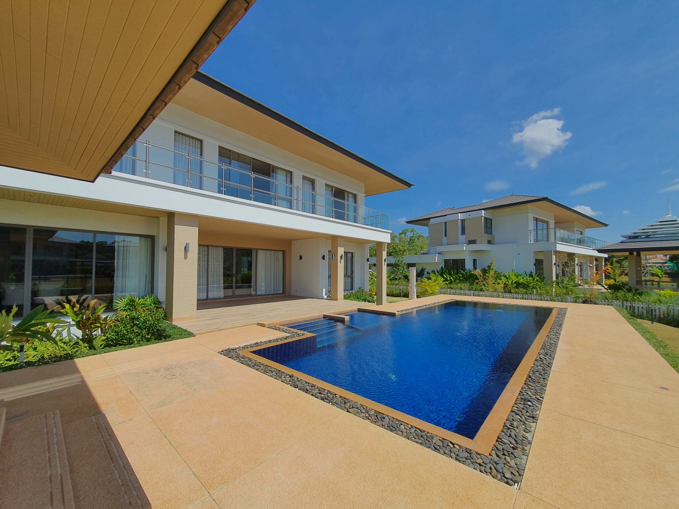 Property image - full photo 1