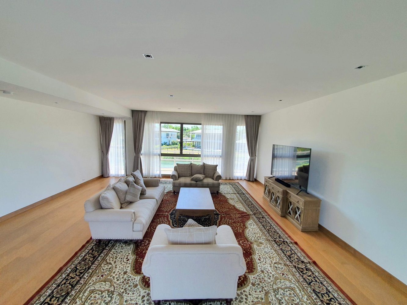 Property image - full photo 12