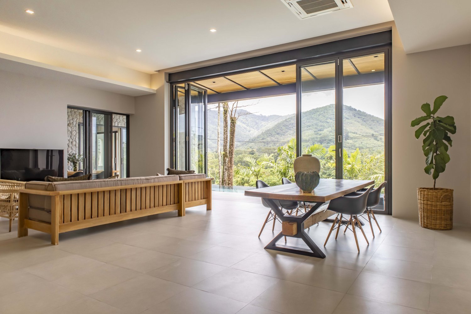 Property image - full photo 11