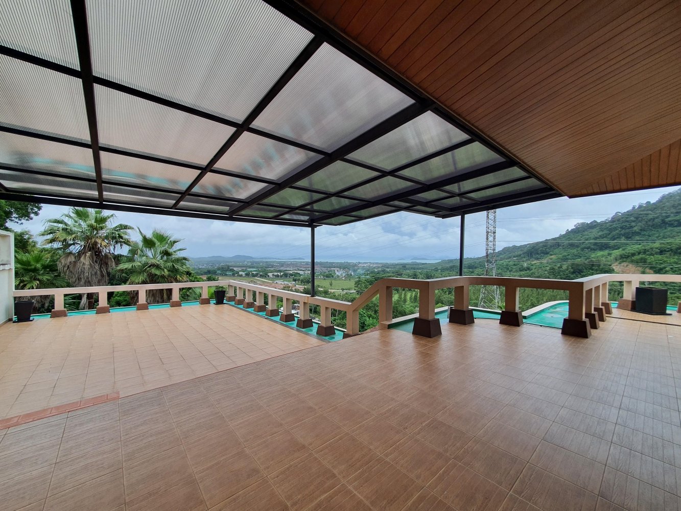 Property image - full photo 2