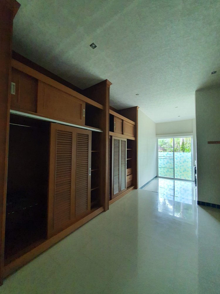 Property image - full photo 9