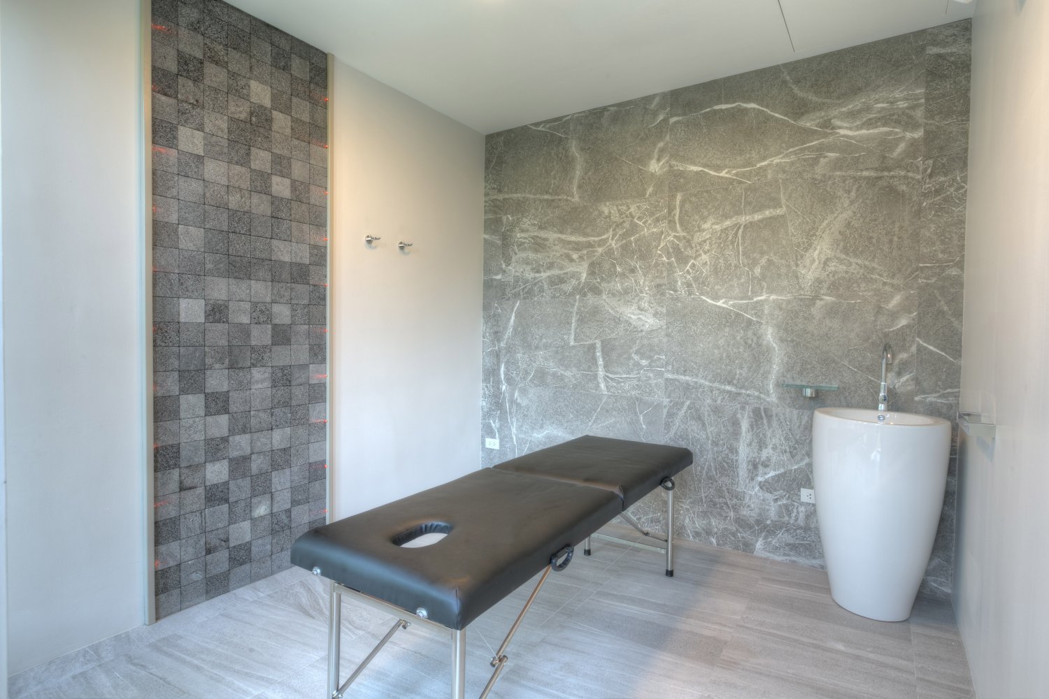 Property image - full photo 14