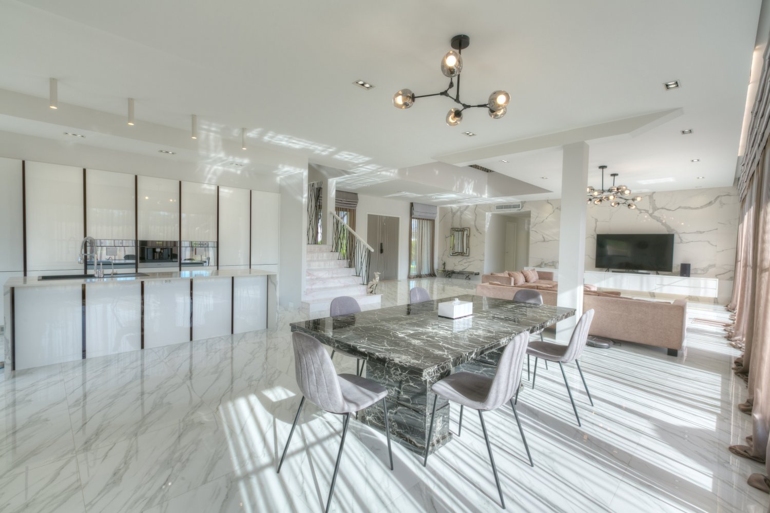 Property image - full photo 32