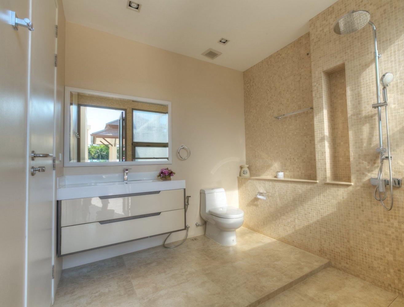Property image - full photo 34