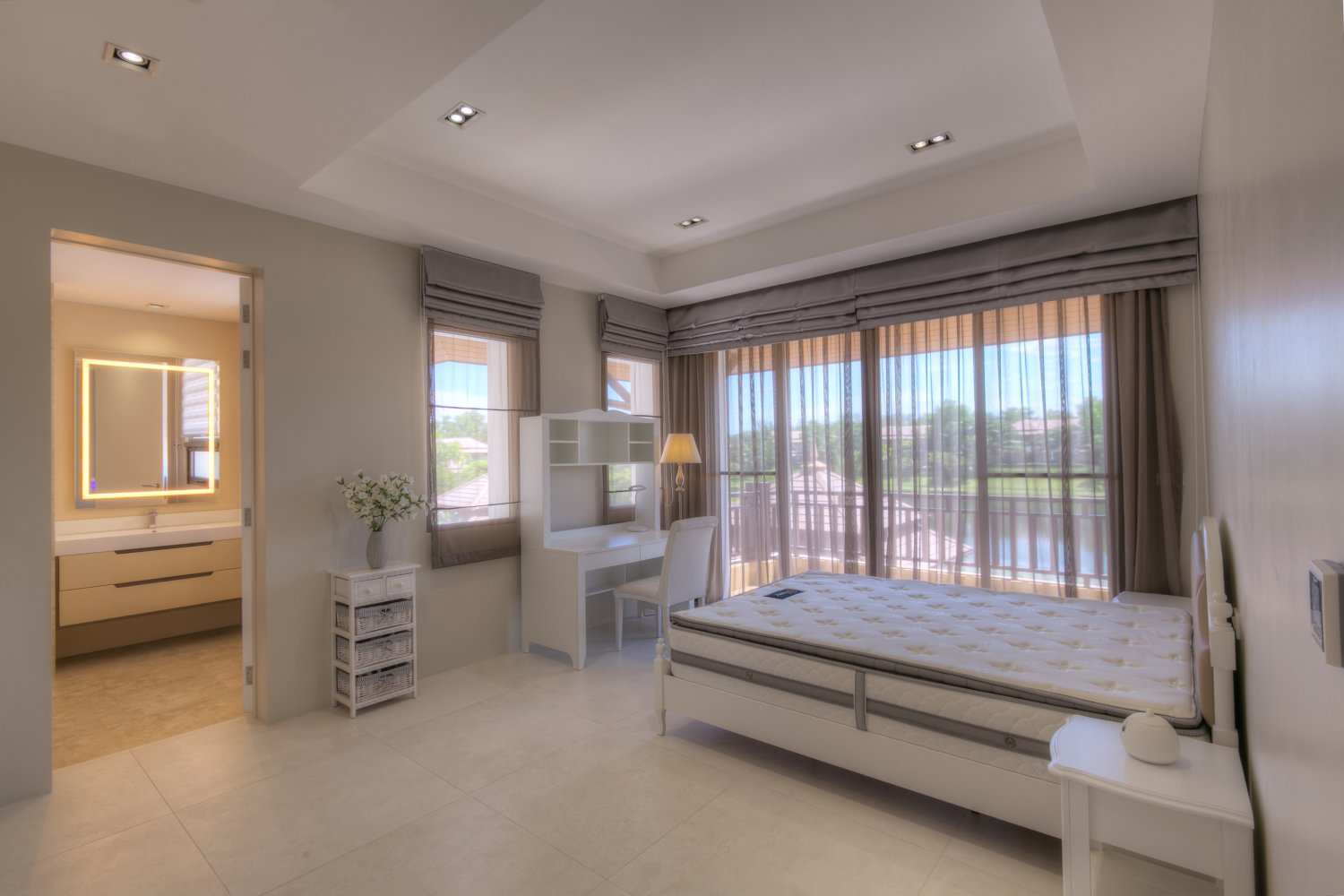 Property image - full photo 10