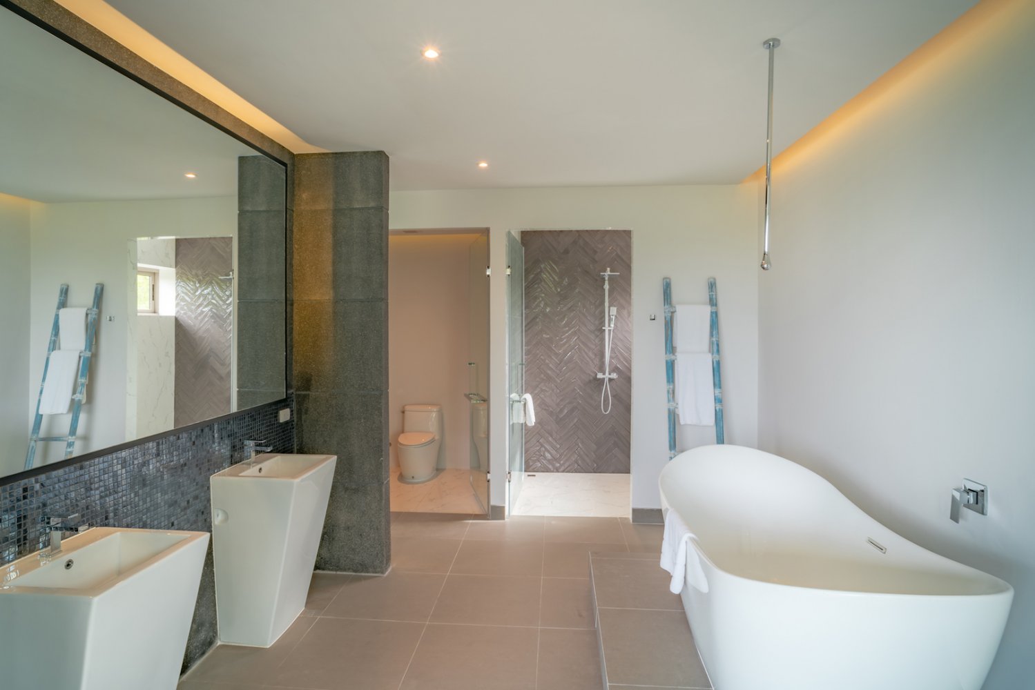 Property image - full photo 11