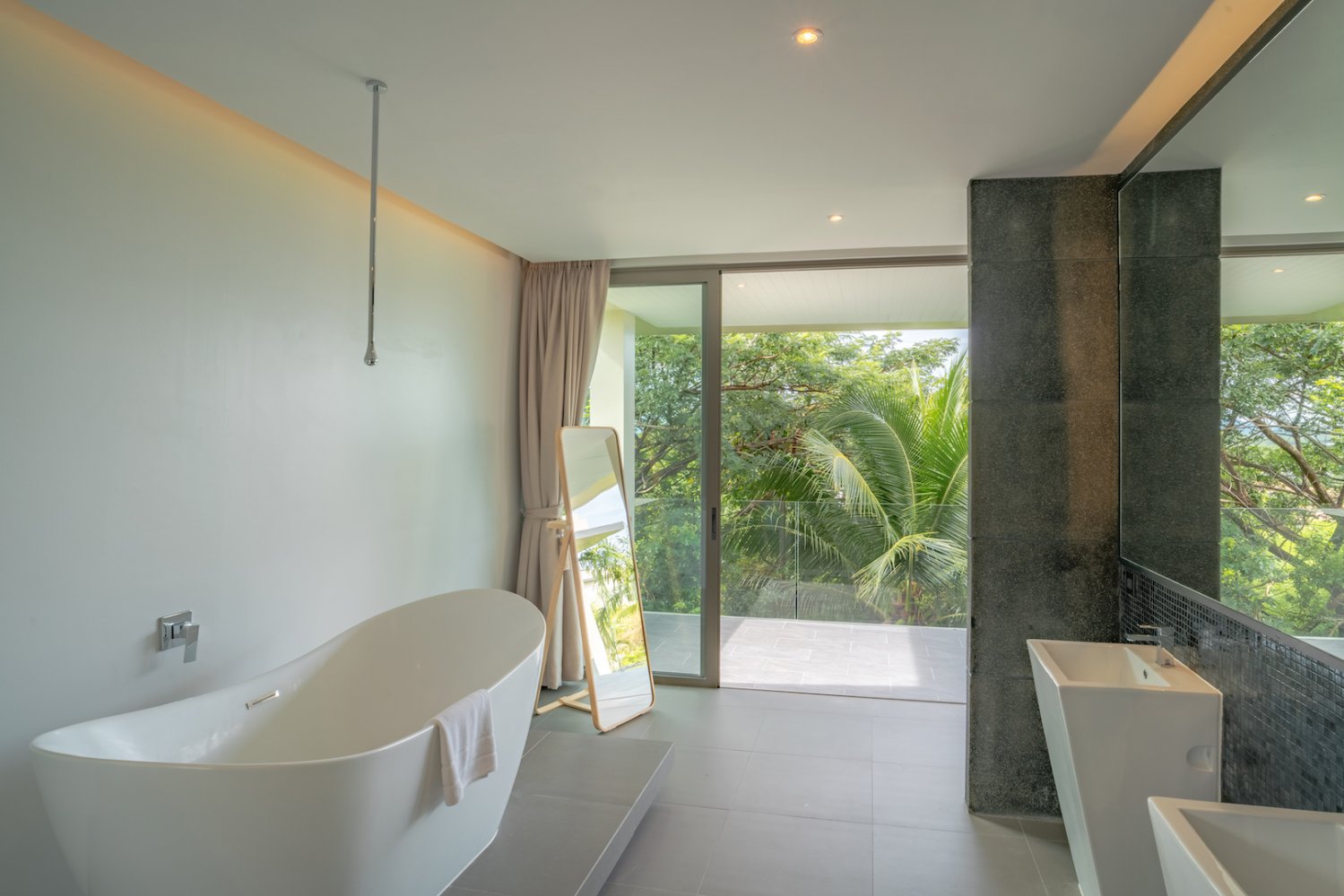 Property image - full photo 12