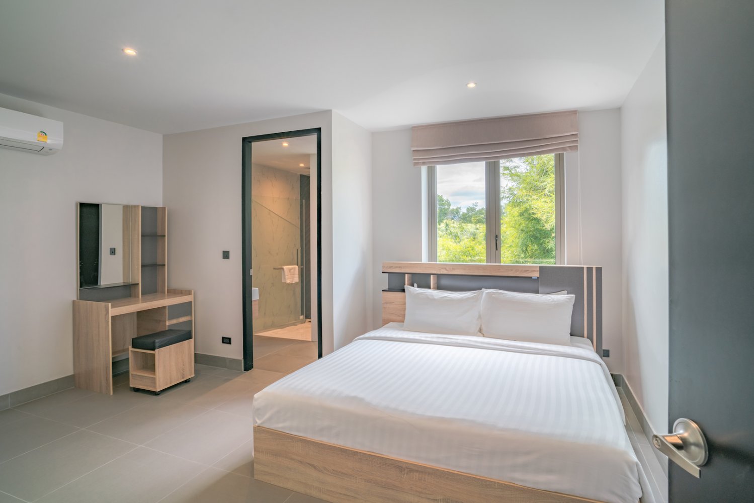 Property image - full photo 36