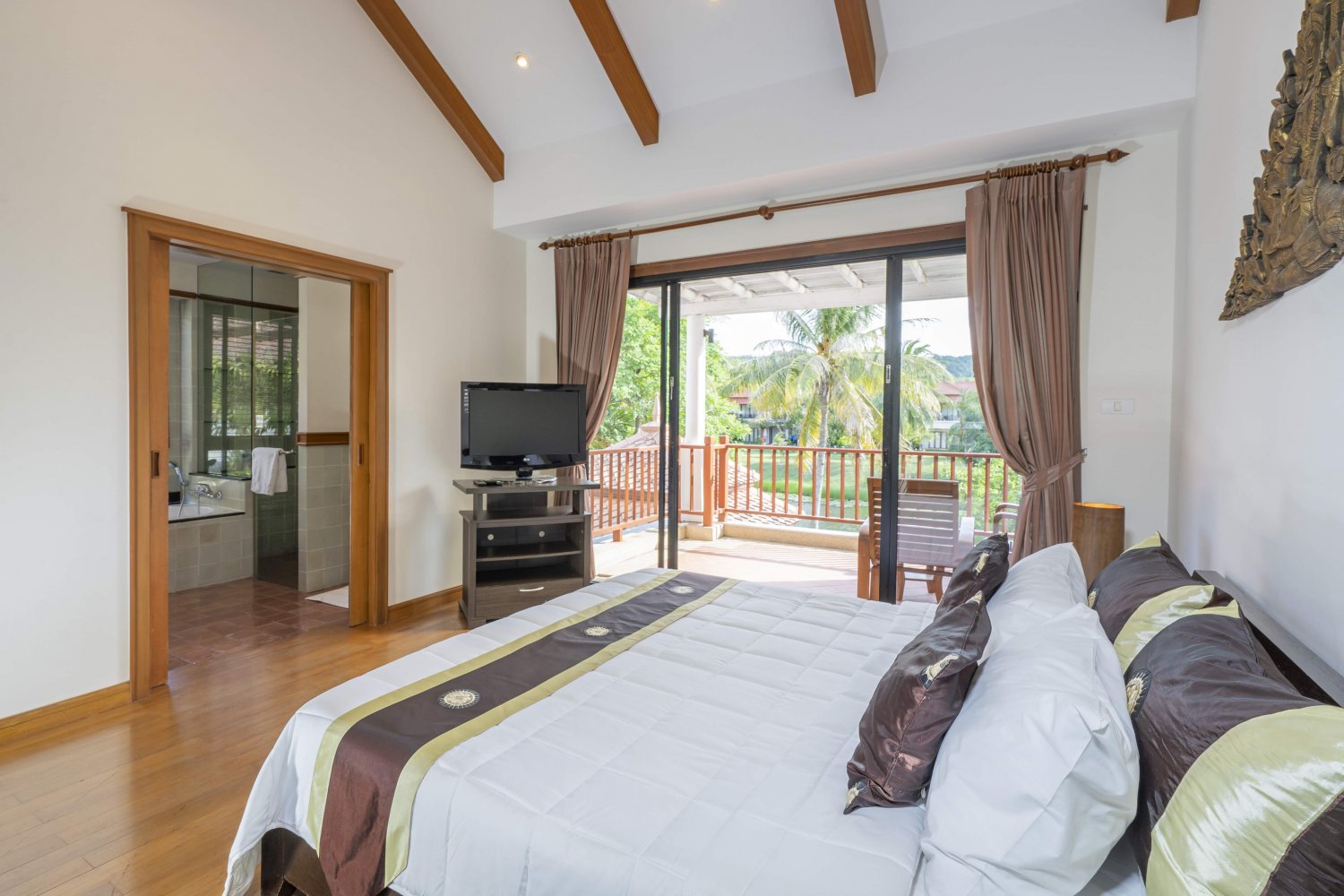 Property image - full photo 12