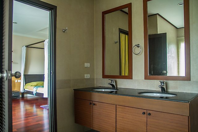 Property image - full photo 6