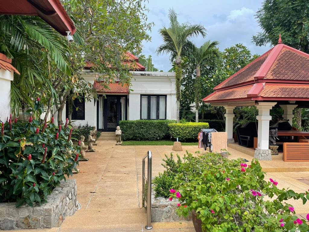 Property image - full photo 2