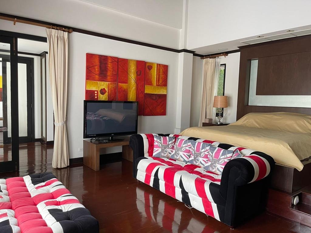 Property image - full photo 9