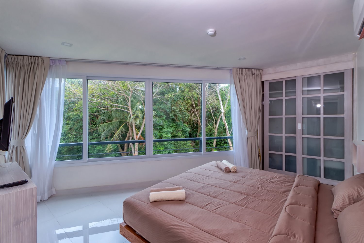 Property image - full photo 9