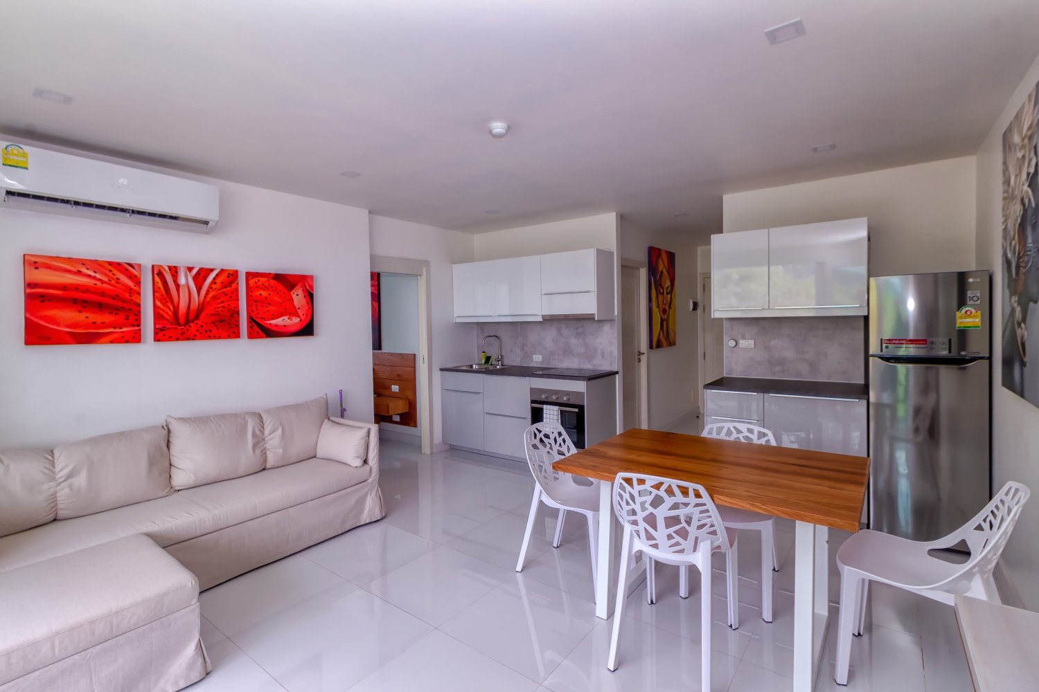 Property image - full photo 2