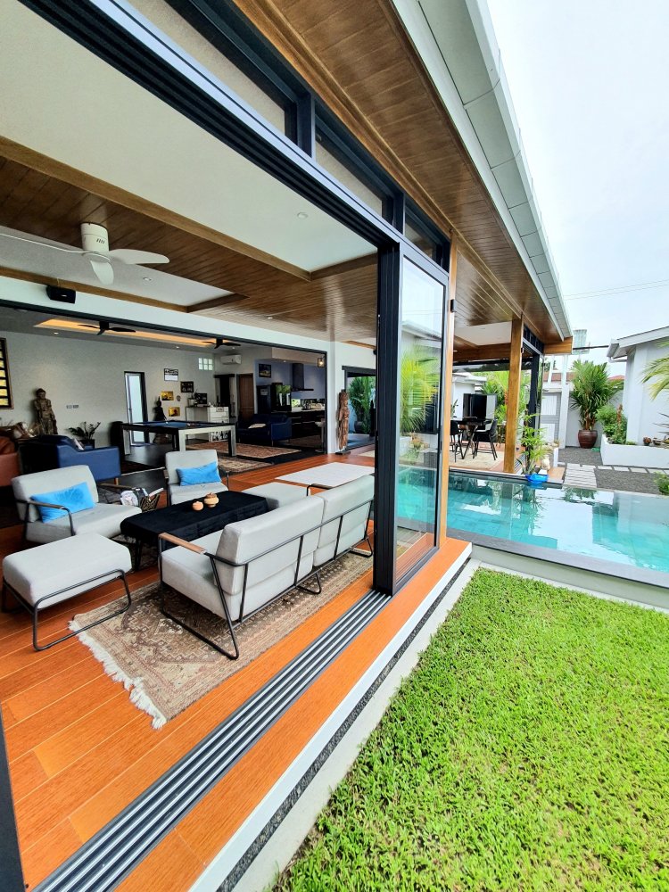 Property image - full photo 2