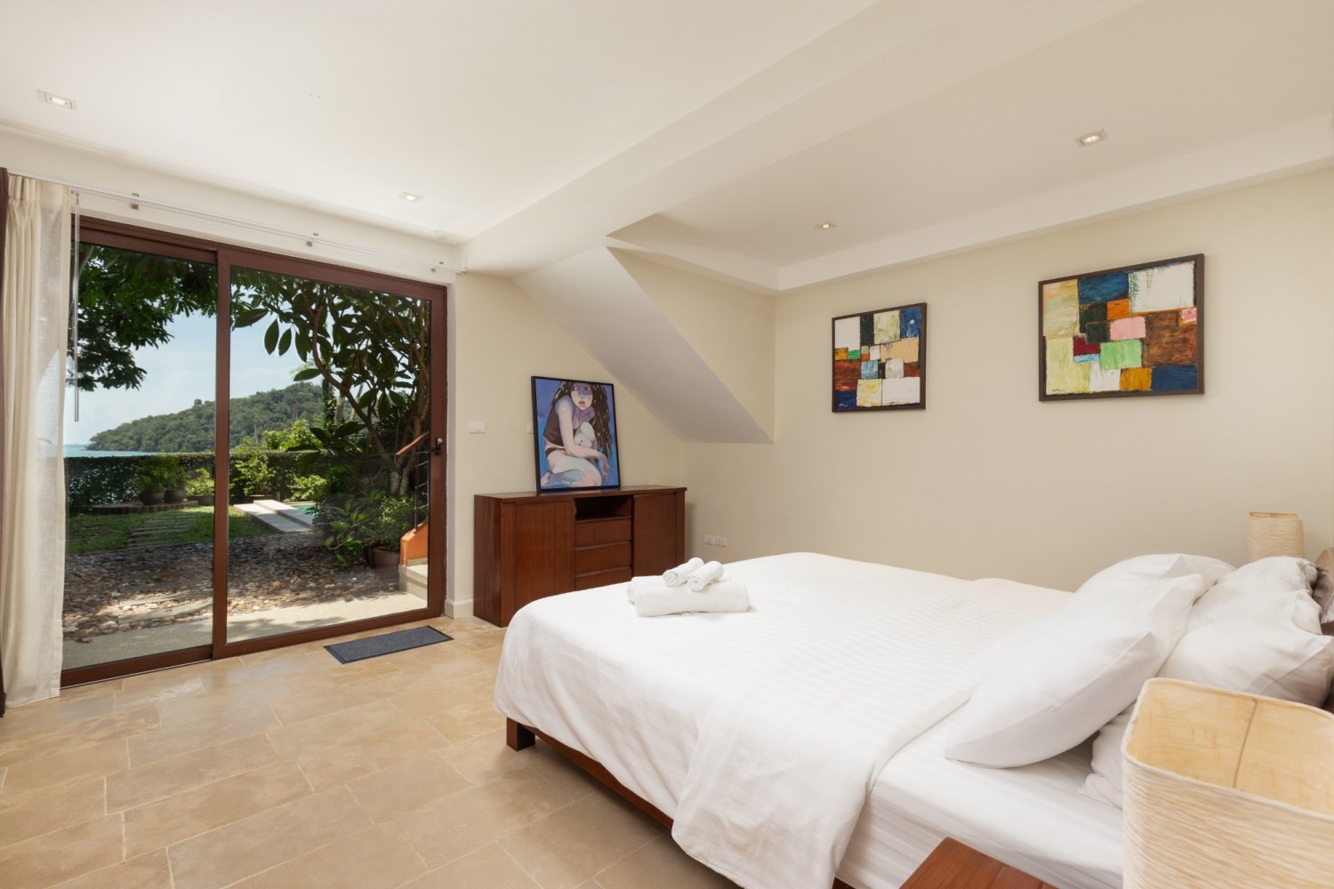 Property image - full photo 13