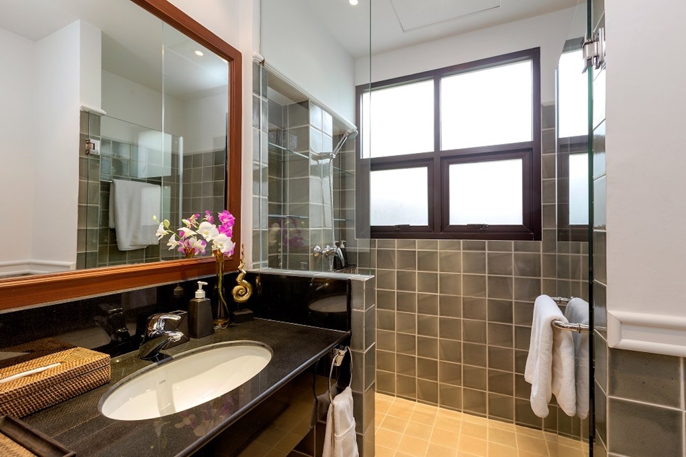 Property image - full photo 16