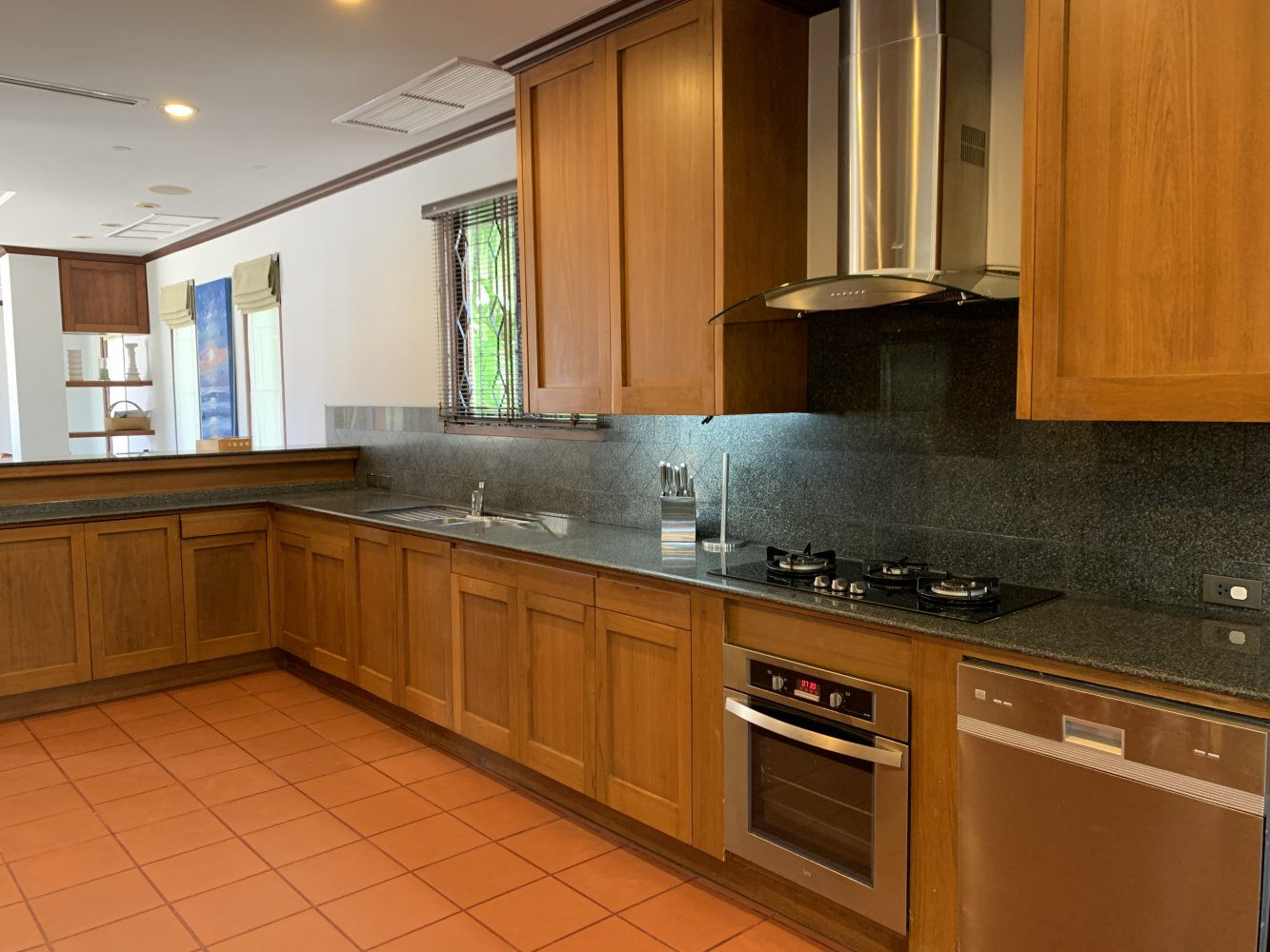 Property image - full photo 12