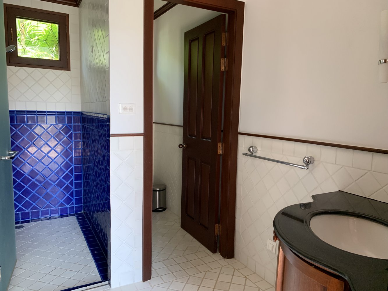 Property image - full photo 37
