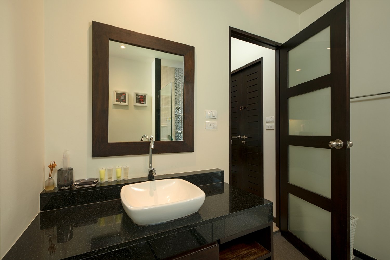 Property image - full photo 16