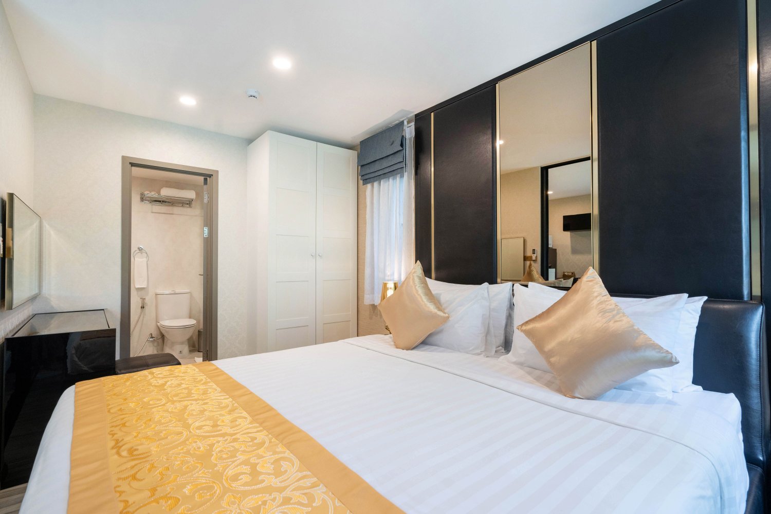 Property image - full photo 17