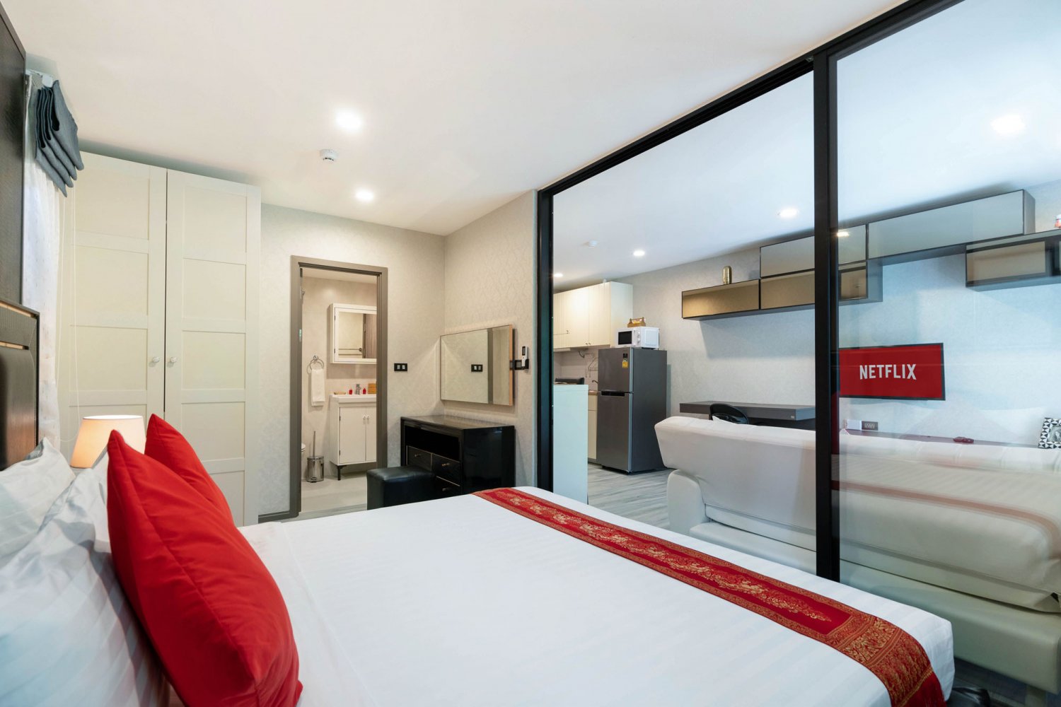 Property image - full photo 4