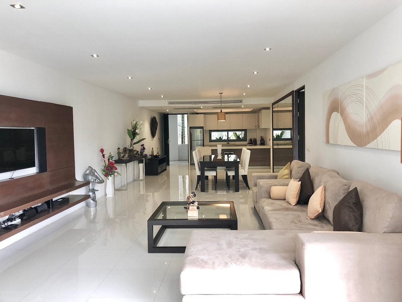 Property image - full photo 3
