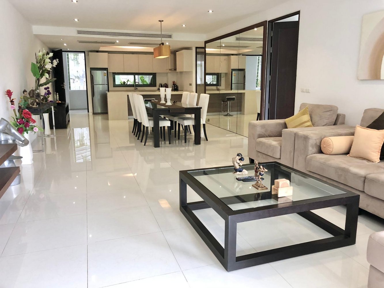 Property image - full photo 4