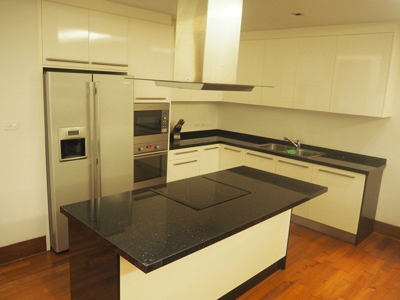 Property image - full photo 32