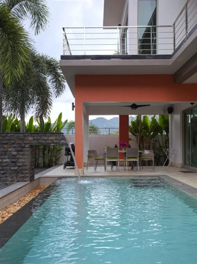 Property image - full photo 2