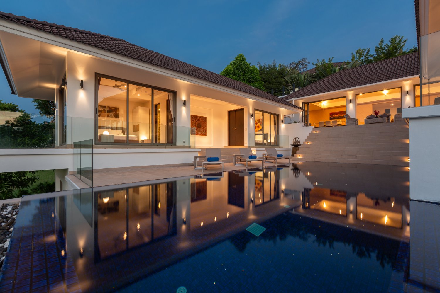 Property image - full photo 2