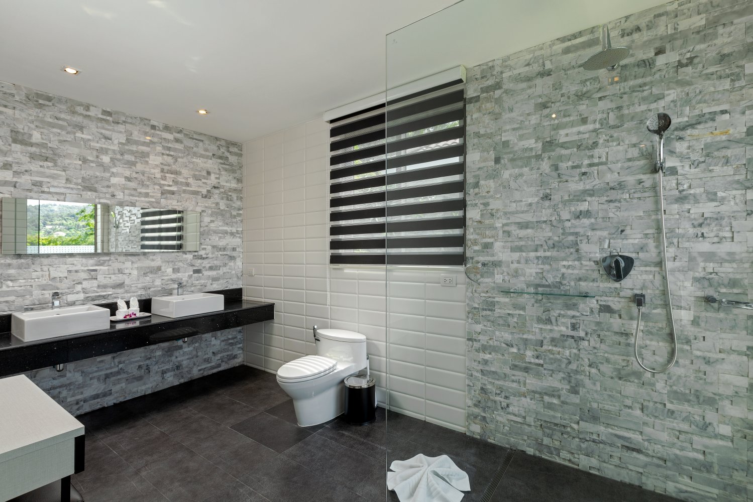 Property image - full photo 29