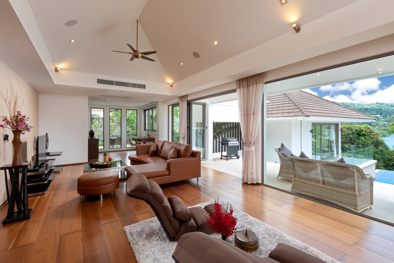 Property image - full photo 54