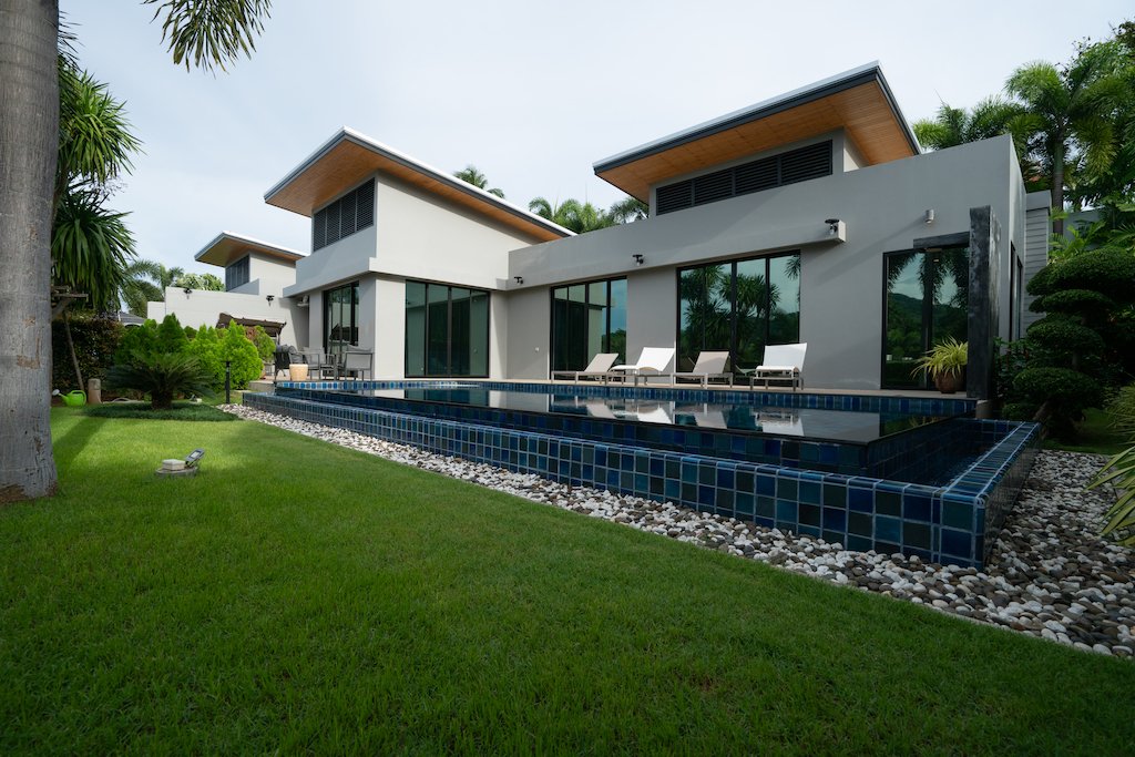 Property image - full photo 2