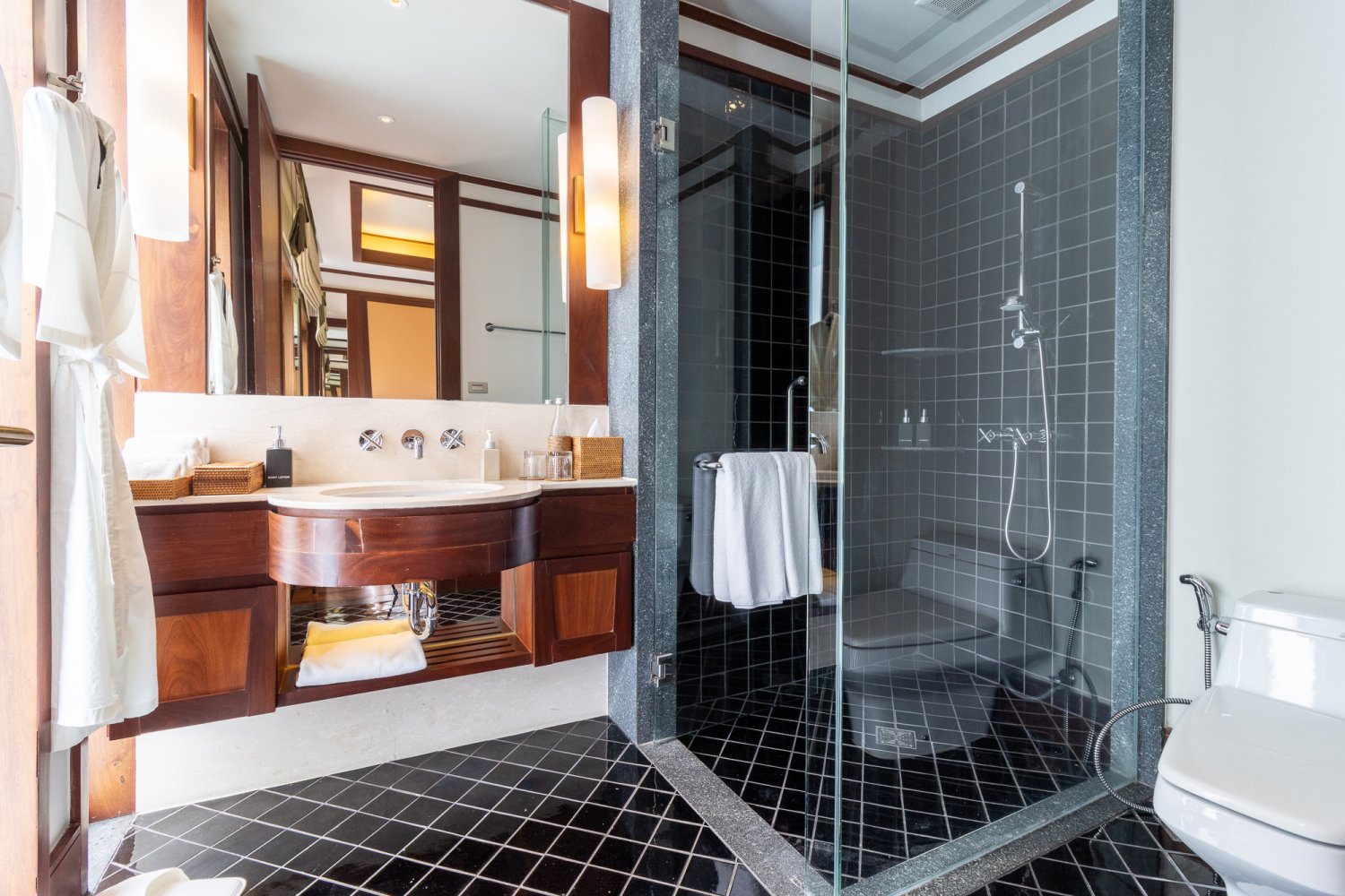 Property image - full photo 8