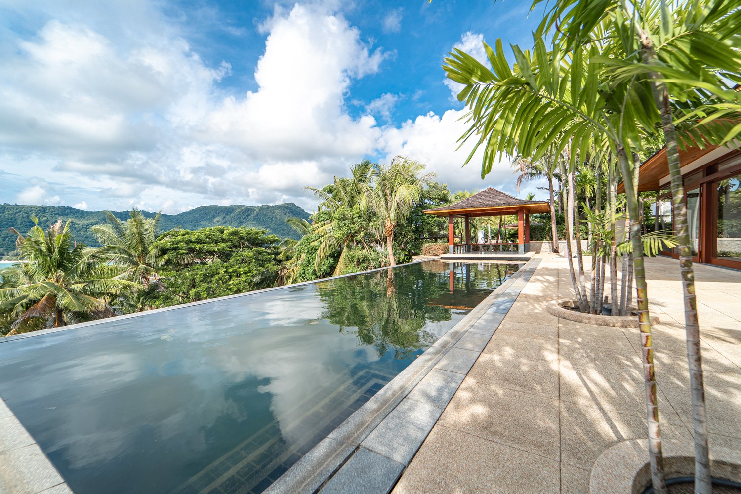 Property image - full photo 2