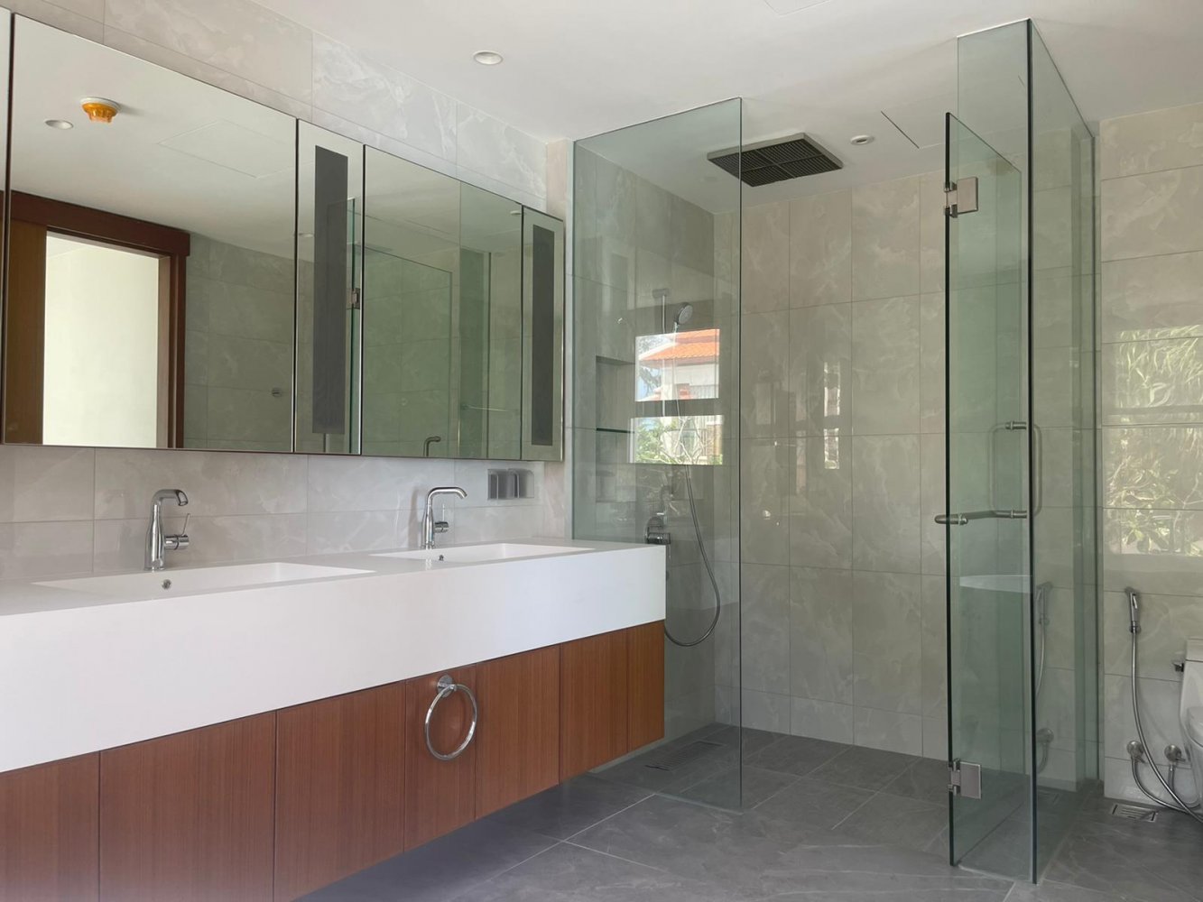 Property image - full photo 18