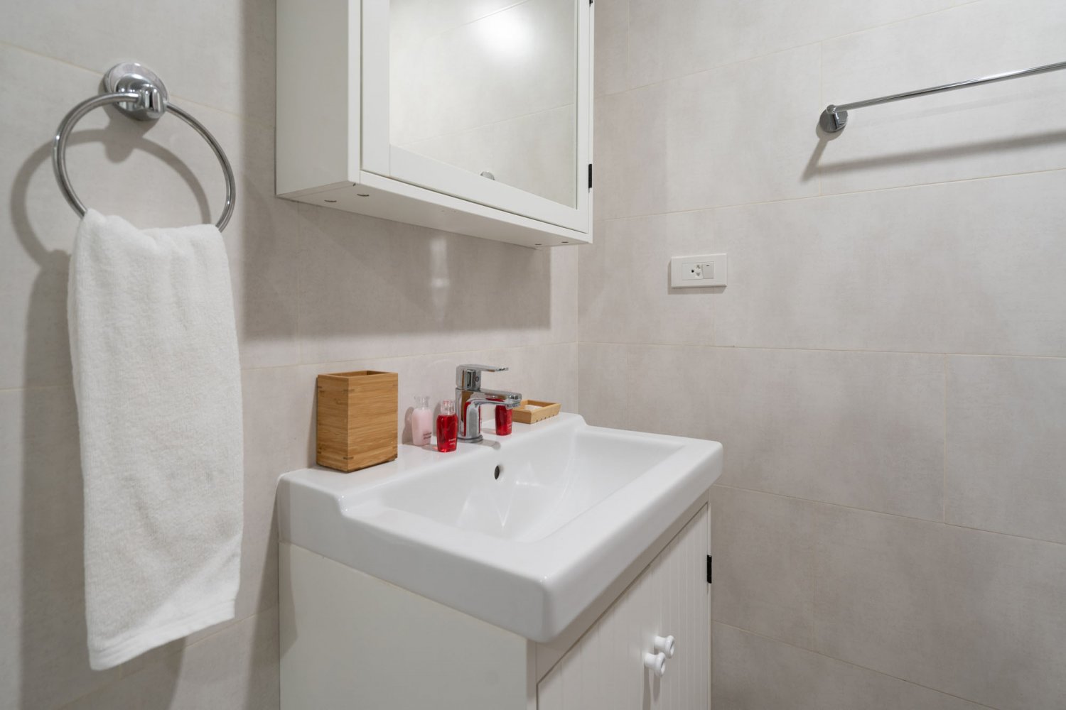 Property image - full photo 17