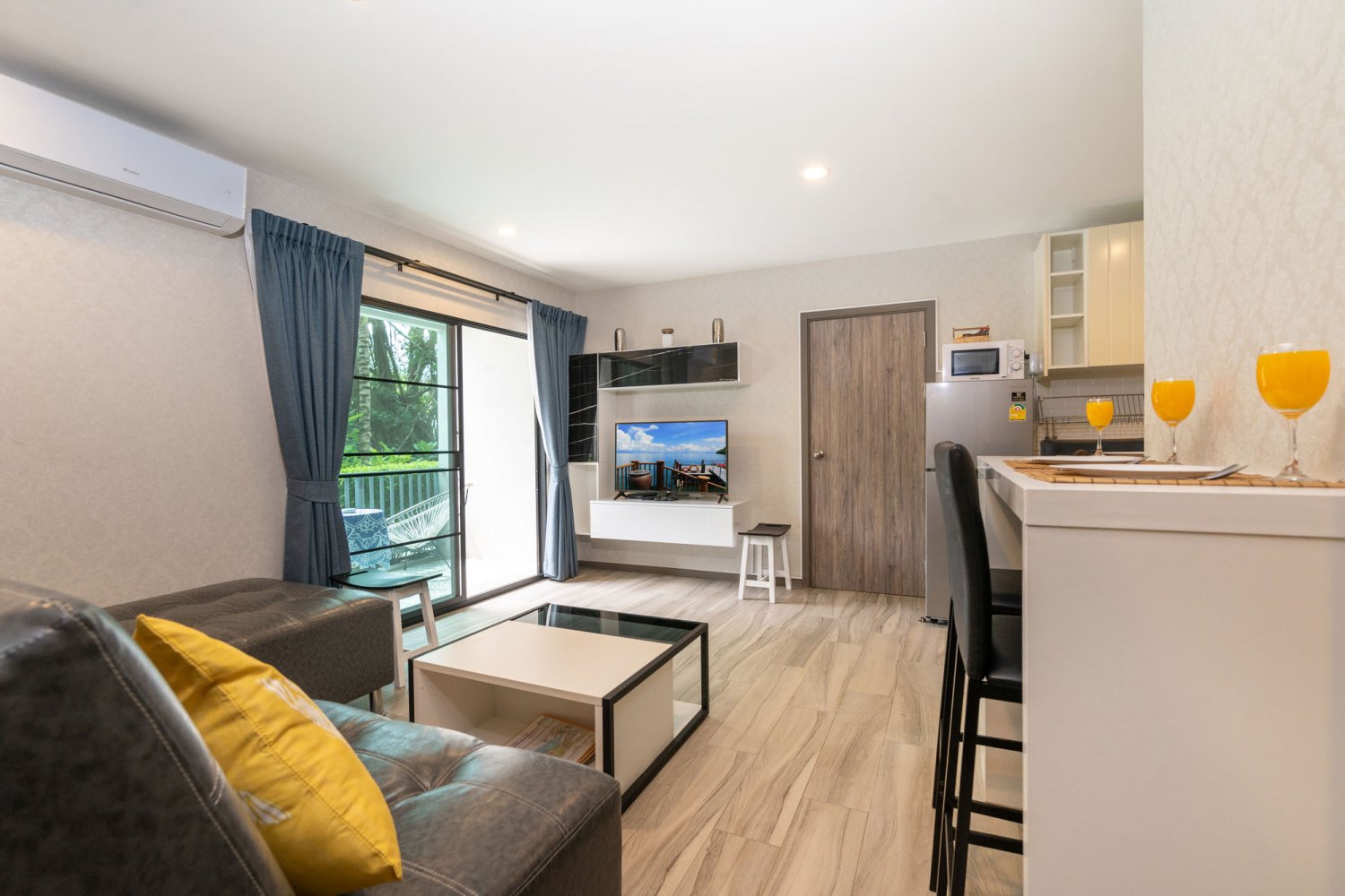 Property image - full photo 2