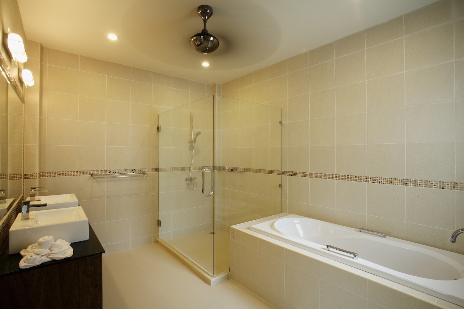 Property image - full photo 16