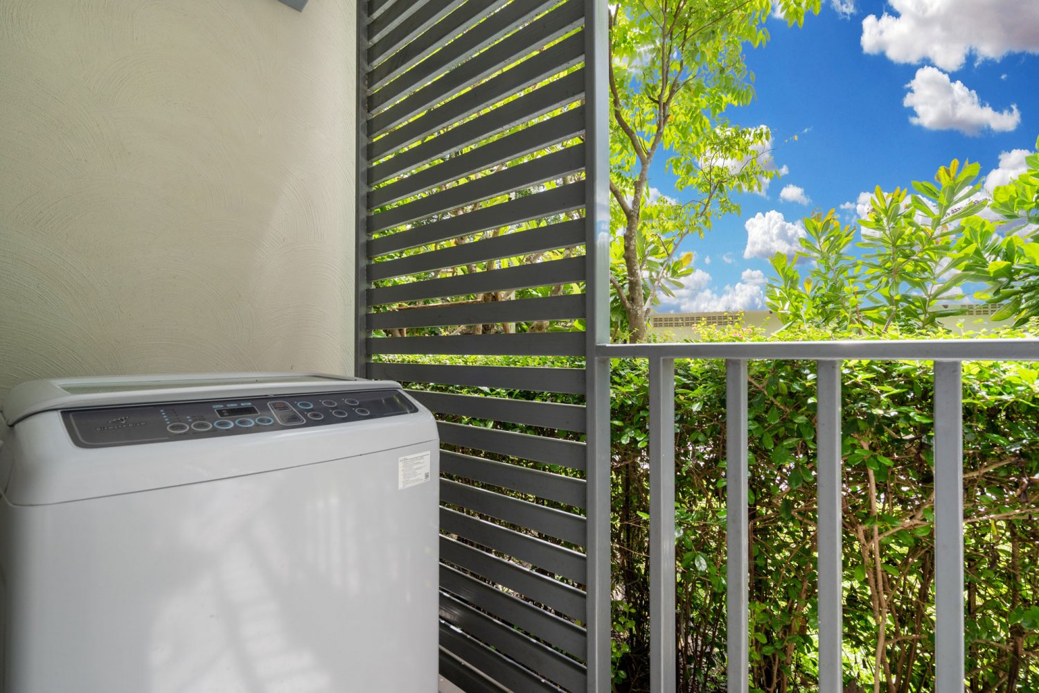 Property image - full photo 2