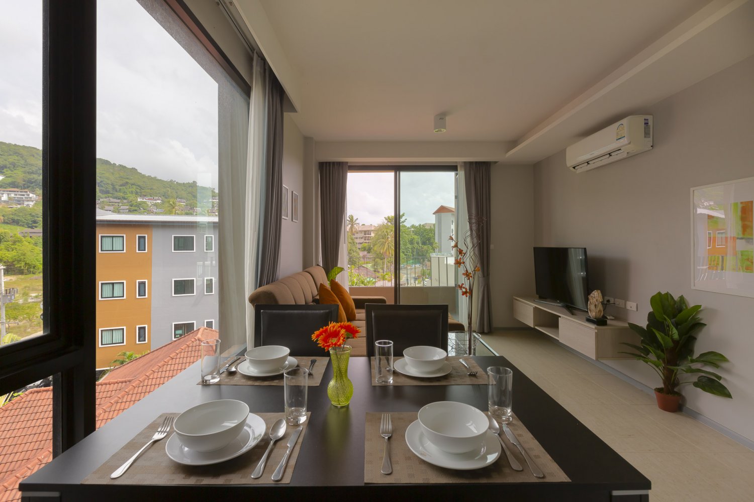 Property image - full photo 2
