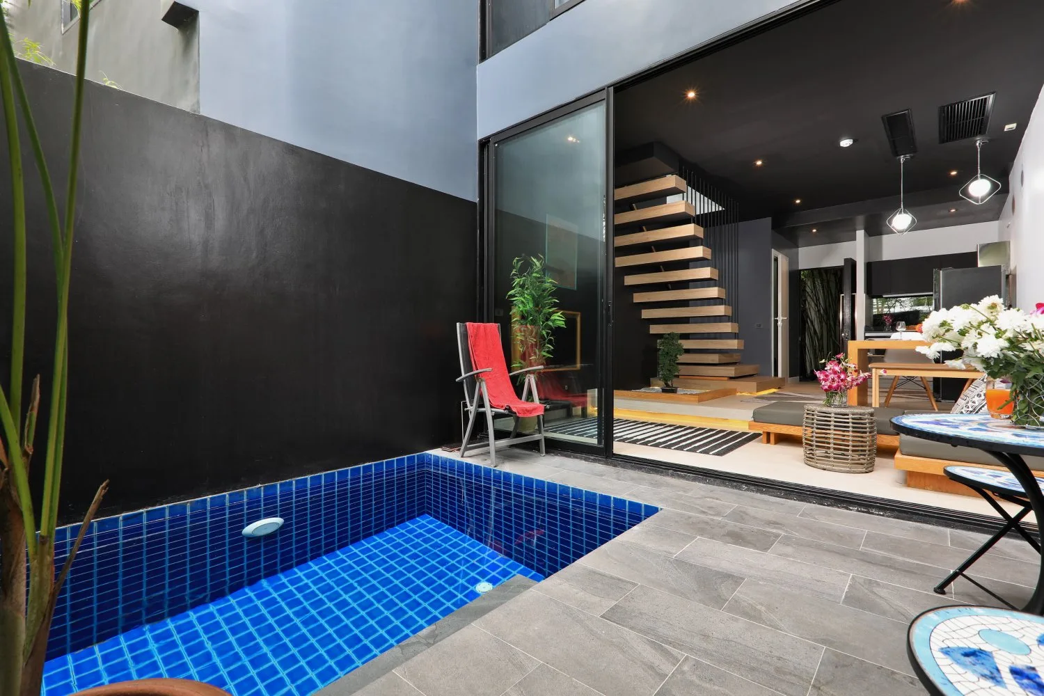 Property image - full photo 2