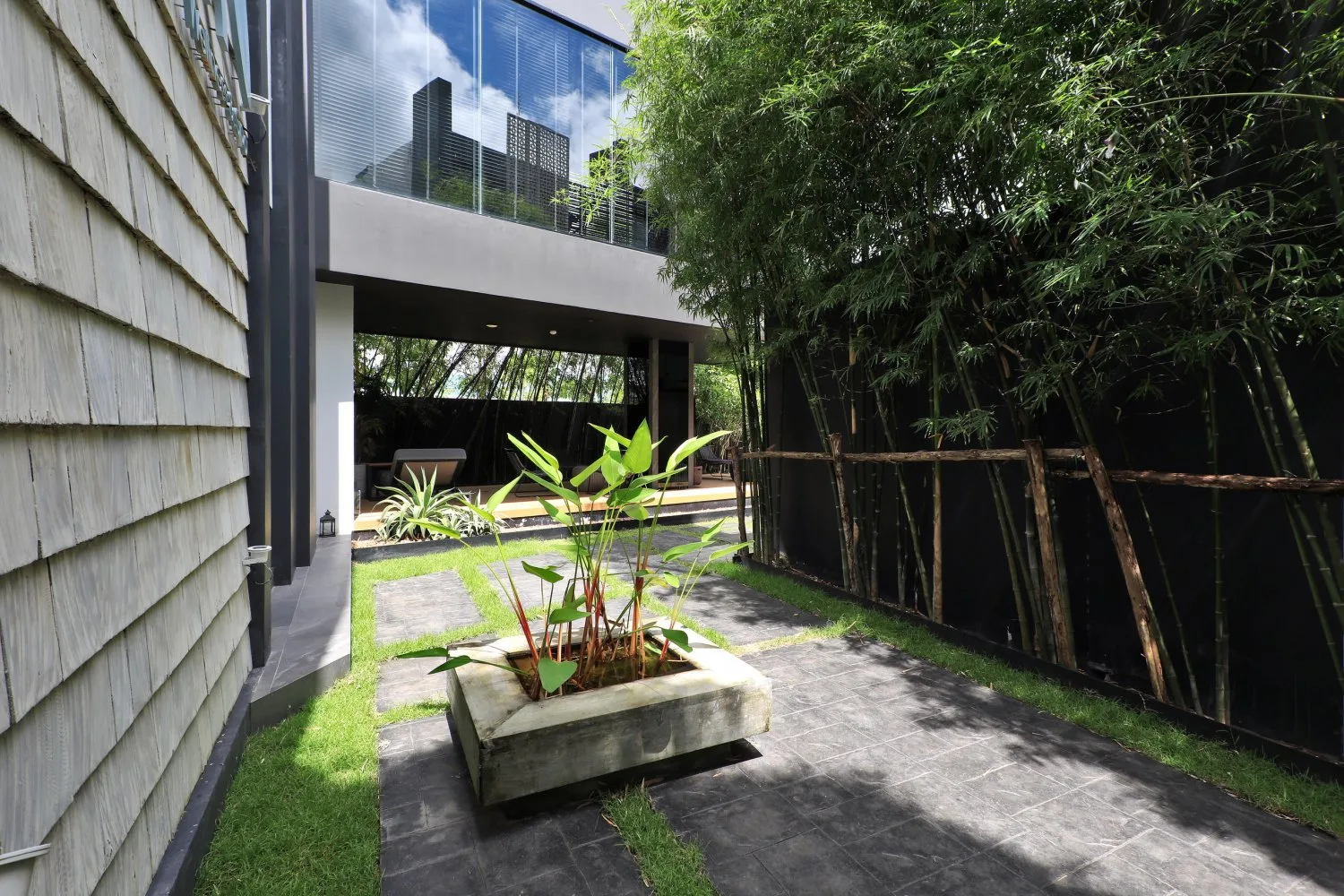 Property image - full photo 3