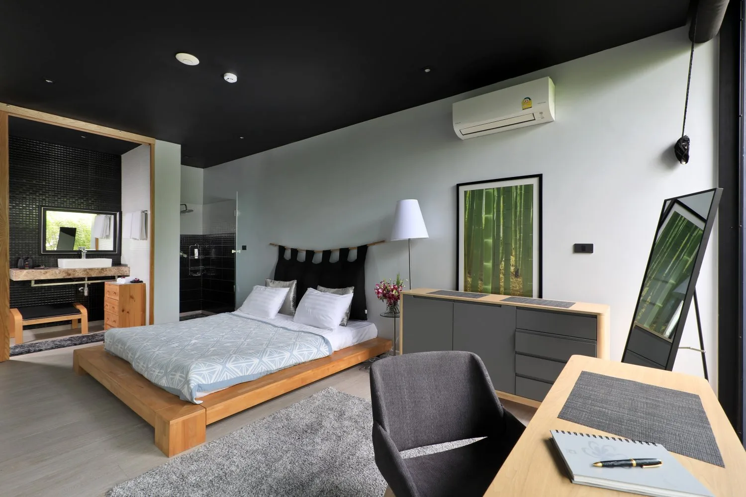 Property image - full photo 16