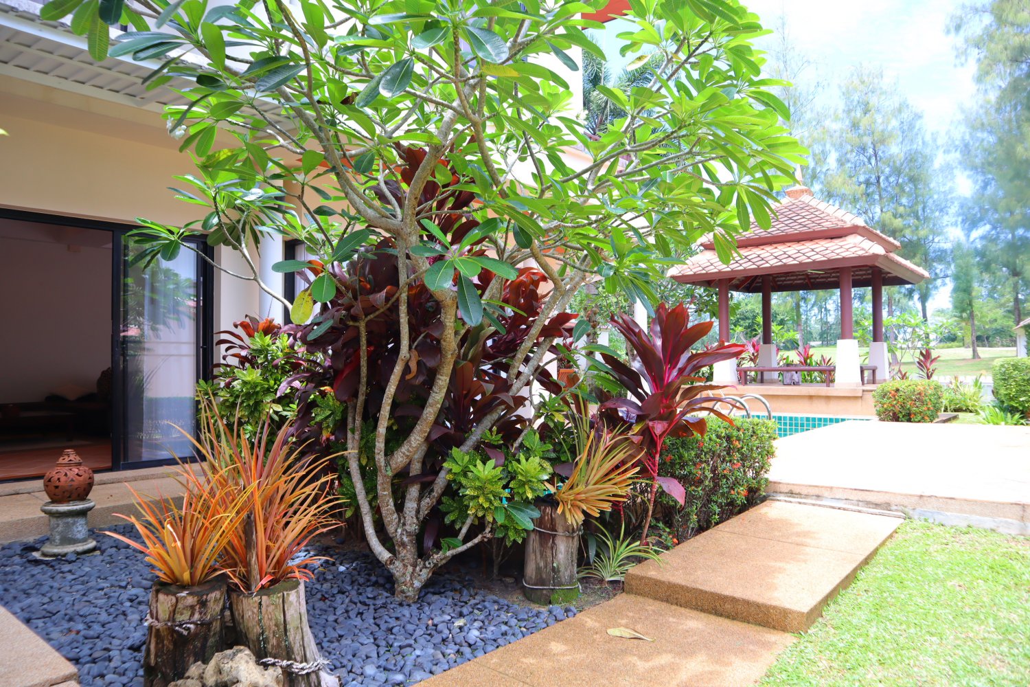 Property image - full photo 2