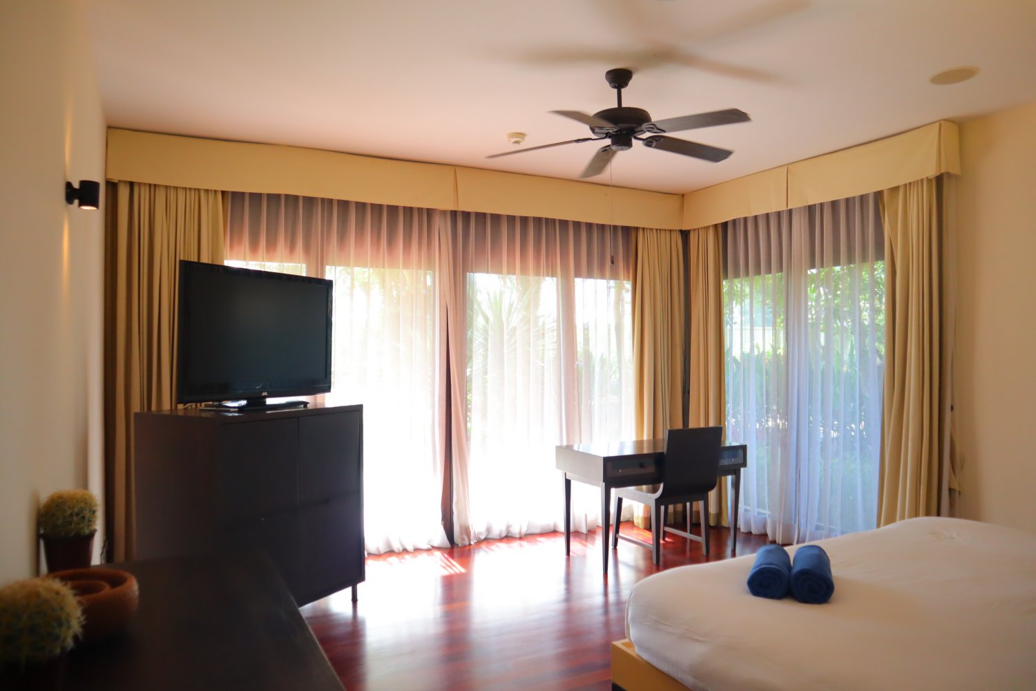 Property image - full photo 10