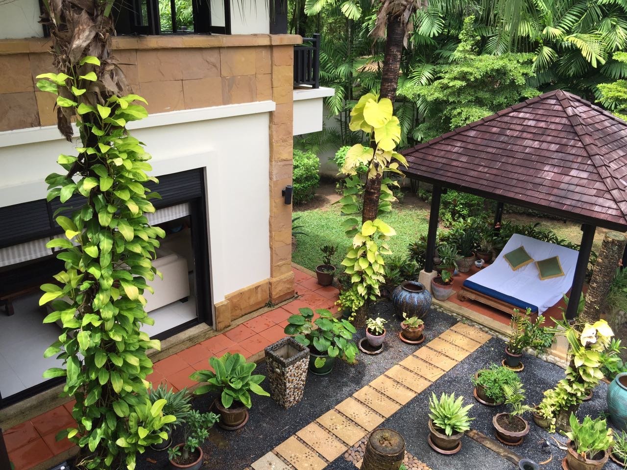 Property image - full photo 2